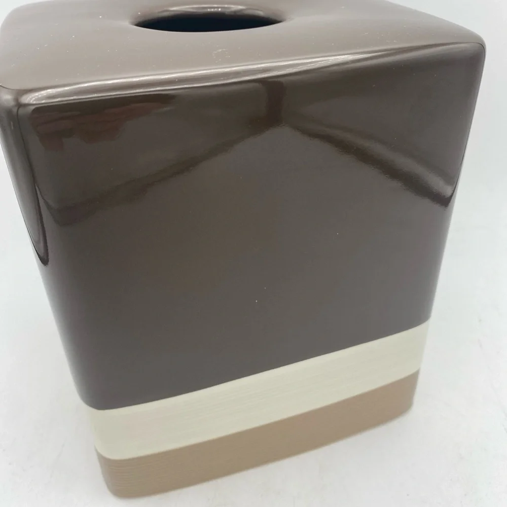 Bed Bath & Beyond Boutique DKNY Ceramic Tissue Box cover Brown & Tan